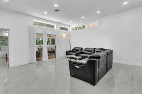 10180 NW 5th Street Plantation FL 33324