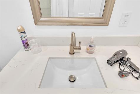 1580 NE 35th Street Oakland Park FL 33334