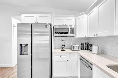 1580 NE 35th Street Oakland Park FL 33334