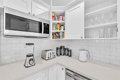 1580 NE 35th Street Oakland Park FL 33334