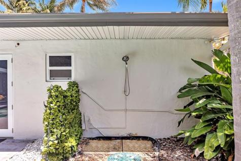 1580 NE 35th Street Oakland Park FL 33334