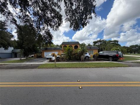 1091 NW 78th Terrace Plantation FL 33322