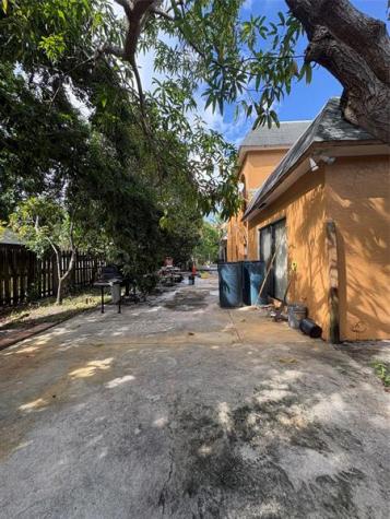 1091 NW 78th Terrace Plantation FL 33322