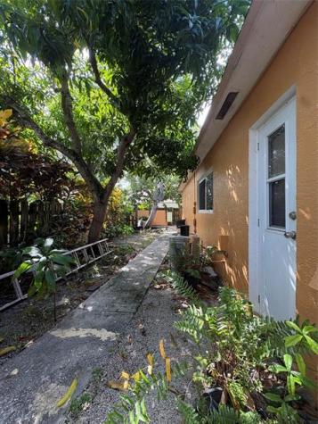 1091 NW 78th Terrace Plantation FL 33322
