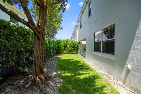 450 Greensboro Way Boynton Beach FL 33435