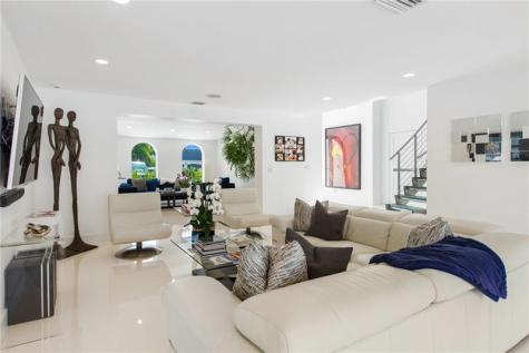 3091 NE 42nd Street Fort Lauderdale FL 33308-____