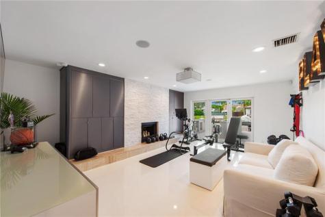 3091 NE 42nd Street Fort Lauderdale FL 33308-____