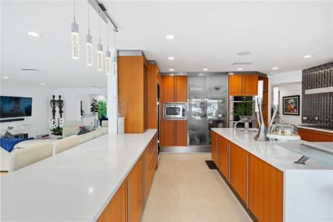 3091 NE 42nd Street Fort Lauderdale FL 33308-____