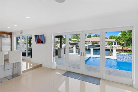 3091 NE 42nd Street Fort Lauderdale FL 33308-____