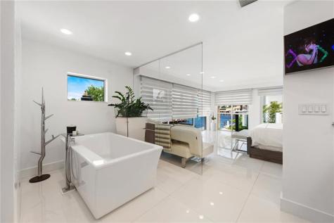 3091 NE 42nd Street Fort Lauderdale FL 33308-____