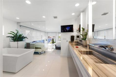 3091 NE 42nd Street Fort Lauderdale FL 33308-____