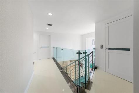 3091 NE 42nd Street Fort Lauderdale FL 33308-____