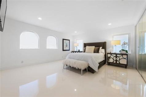 3091 NE 42nd Street Fort Lauderdale FL 33308-____