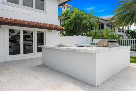 3091 NE 42nd Street Fort Lauderdale FL 33308-____