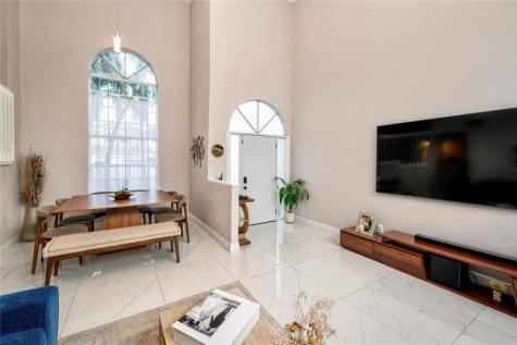 621 Lakeshore Terrace Davie FL 33325