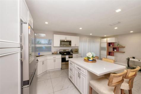 621 Lakeshore Terrace Davie FL 33325