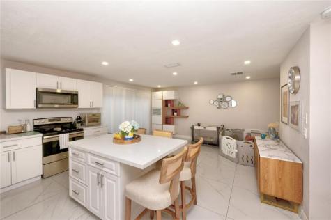 621 Lakeshore Terrace Davie FL 33325