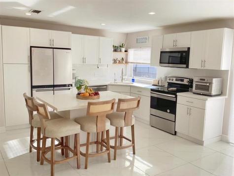 621 Lakeshore Terrace Davie FL 33325