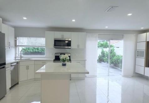 621 Lakeshore Terrace Davie FL 33325