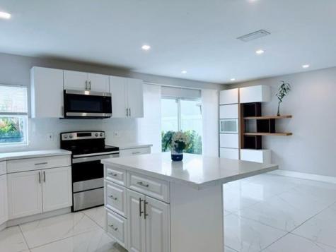 621 Lakeshore Terrace Davie FL 33325