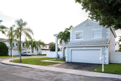 621 Lakeshore Terrace Davie FL 33325