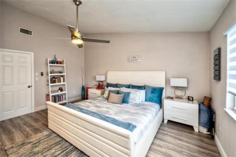 621 Lakeshore Terrace Davie FL 33325