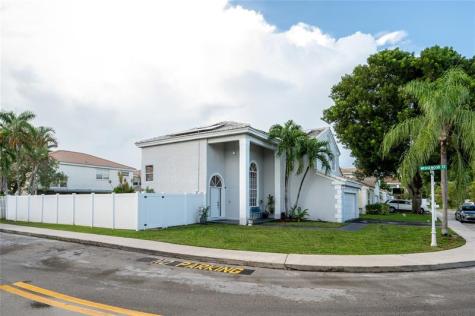 621 Lakeshore Terrace Davie FL 33325