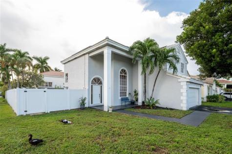 621 Lakeshore Terrace Davie FL 33325