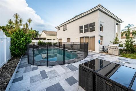 621 Lakeshore Terrace Davie FL 33325