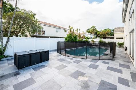 621 Lakeshore Terrace Davie FL 33325