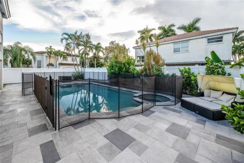 621 Lakeshore Terrace Davie FL 33325