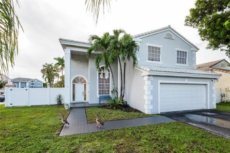 621 Lakeshore Terrace Davie FL 33325