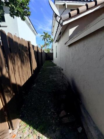 5171 NW 87th Terrace Lauderhill FL 33351