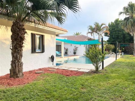 10477 NW 4th Street Coral Springs FL 33071