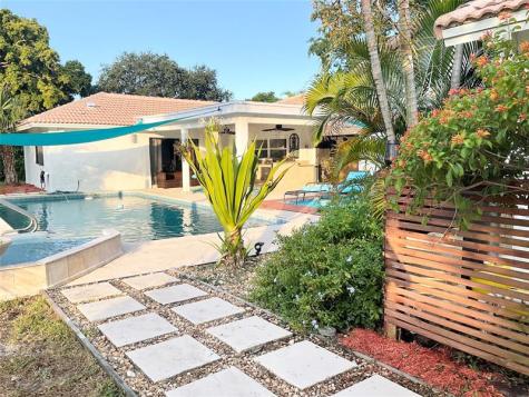 10477 NW 4th Street Coral Springs FL 33071