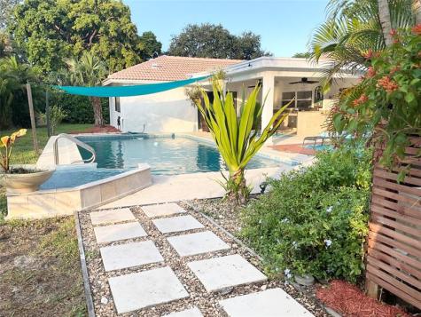 10477 NW 4th Street Coral Springs FL 33071