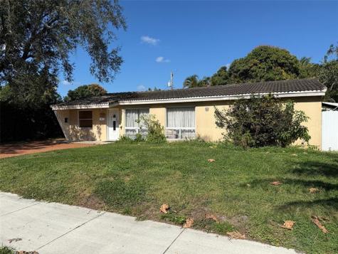 6911 Harding Street Hollywood FL 33024
