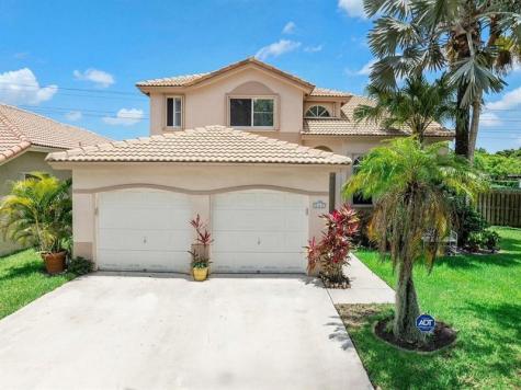 466 E Royal Cove Circle Davie FL 33325