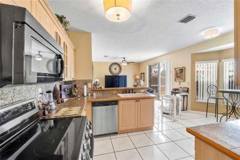 466 E Royal Cove Circle Davie FL 33325