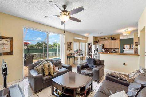 466 E Royal Cove Circle Davie FL 33325
