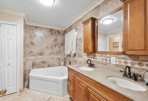 466 E Royal Cove Circle Davie FL 33325