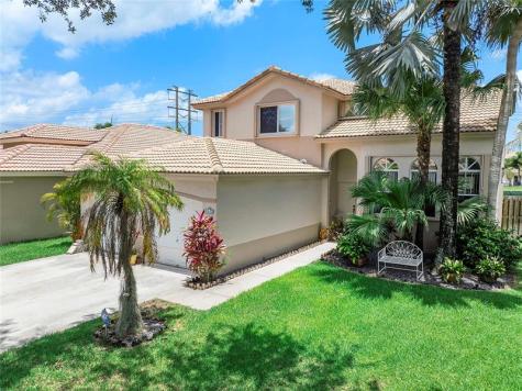 466 E Royal Cove Circle Davie FL 33325