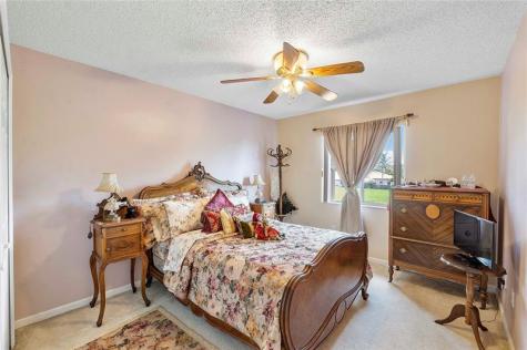 466 E Royal Cove Circle Davie FL 33325