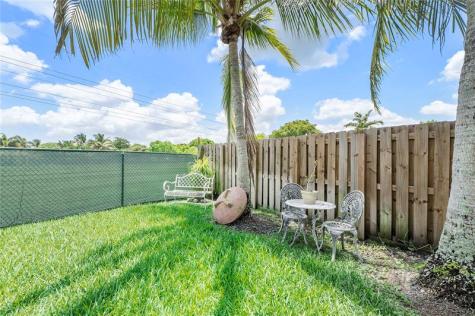 466 E Royal Cove Circle Davie FL 33325