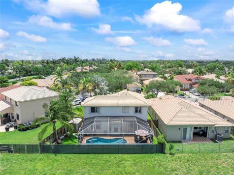466 E Royal Cove Circle Davie FL 33325