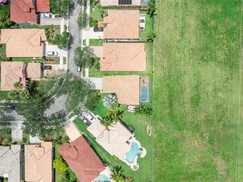 466 E Royal Cove Circle Davie FL 33325