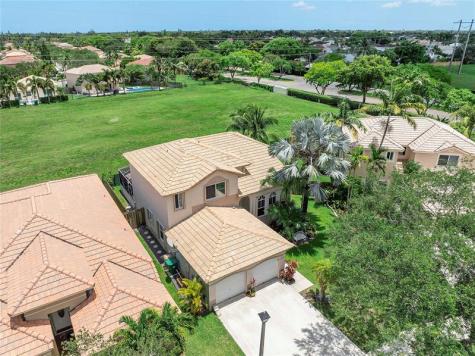 466 E Royal Cove Circle Davie FL 33325