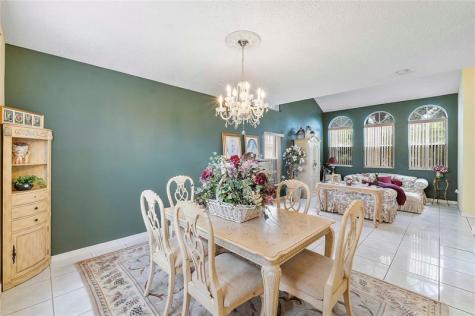 466 E Royal Cove Circle Davie FL 33325