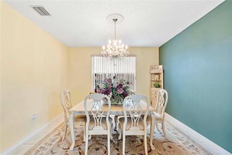 466 E Royal Cove Circle Davie FL 33325