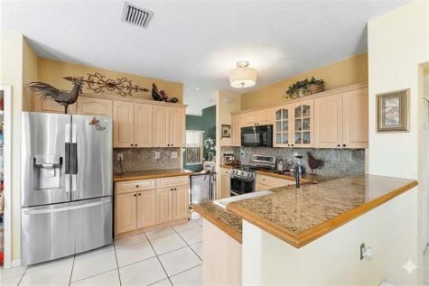 466 E Royal Cove Circle Davie FL 33325